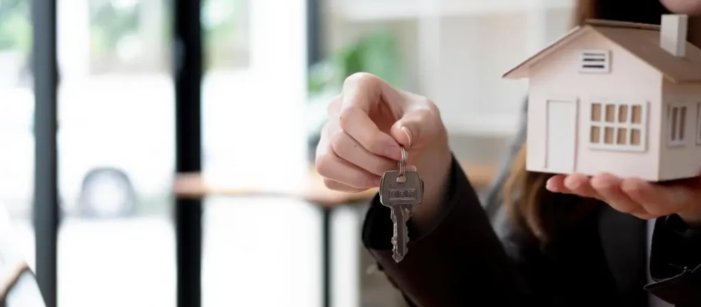 Professional house valuer inspecting a home in Victoria
